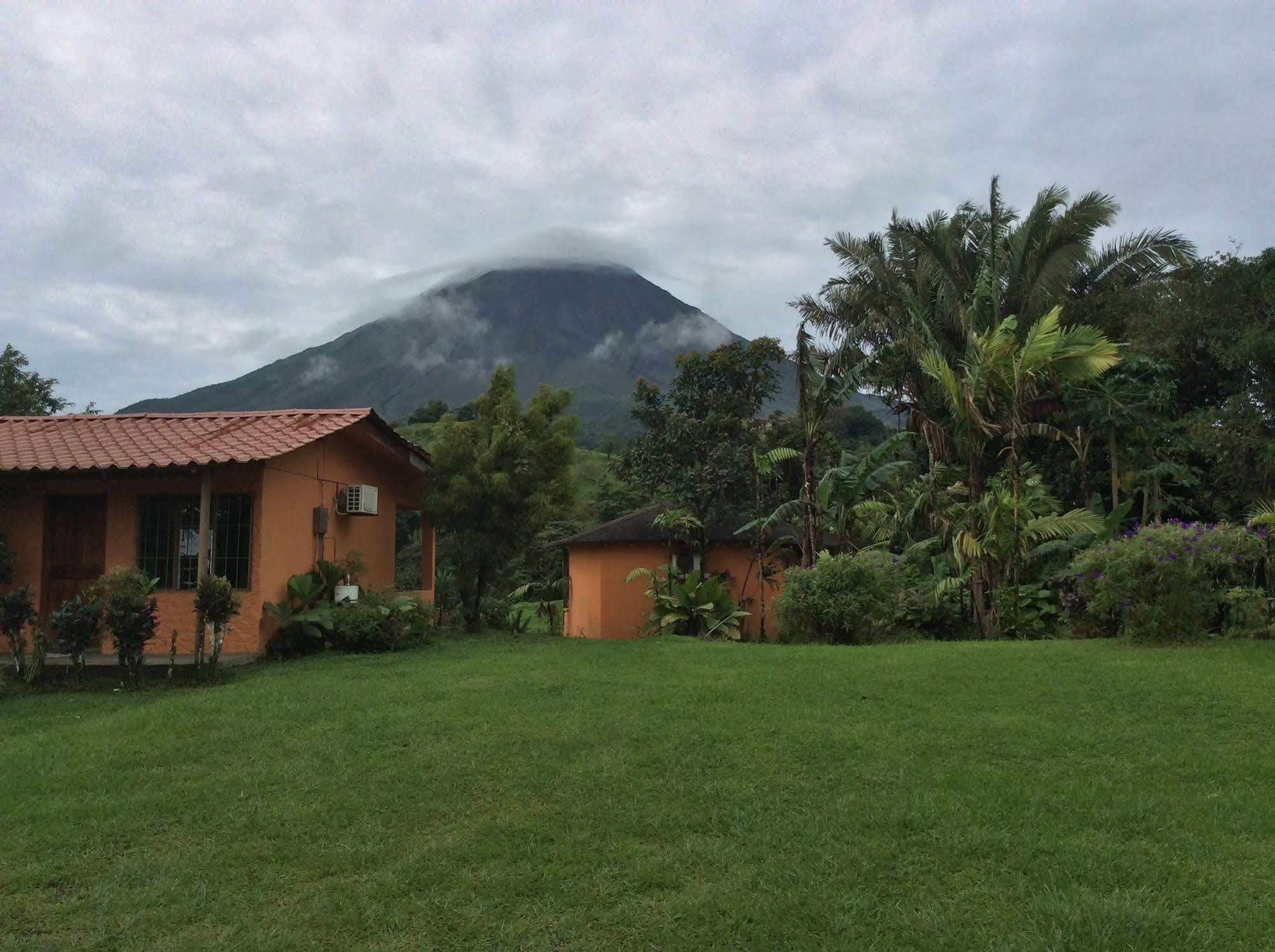Cabinas Los Guayabos Hotel La Fortuna Eksteriør billede